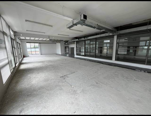 343M² BUSINESS TO LET IN WOODSTOCK
